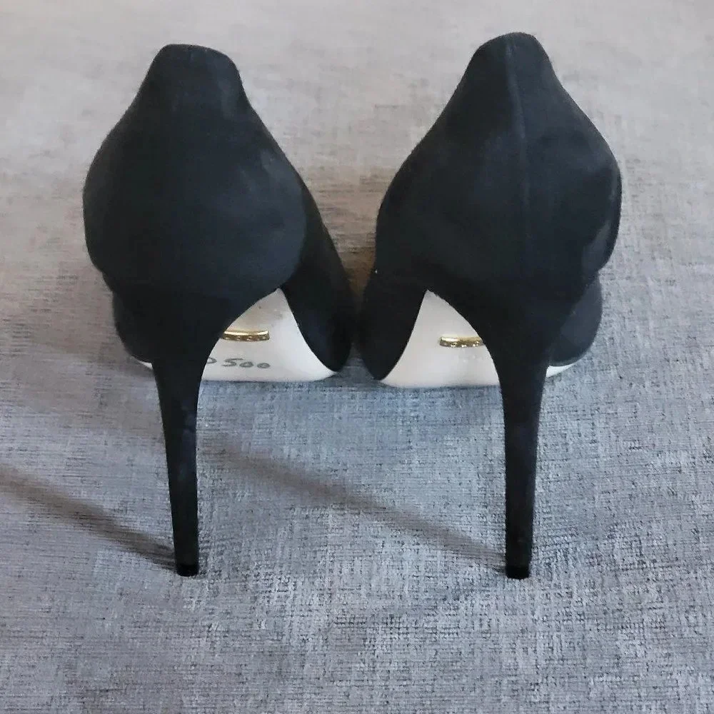 Gucci Women's Black Suede Pointed Toe Pumps Heel Size 39.5